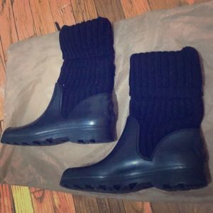 Gucci’s rain boots with socks